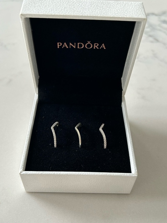 Pandora Jewelry - Pandora Silver Sparkling and polished wishbone Ring Set